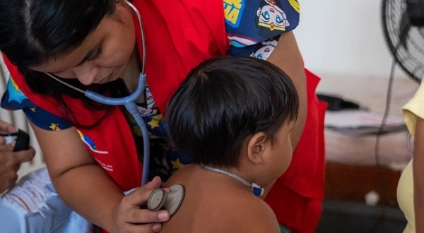 Indígenas Yanomami têm acesso a consultas e exames especializados durante expedição do SUS em Roraima