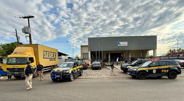 TRE-RR realiza distribuição de urnas eletrônicas para o interior do estado