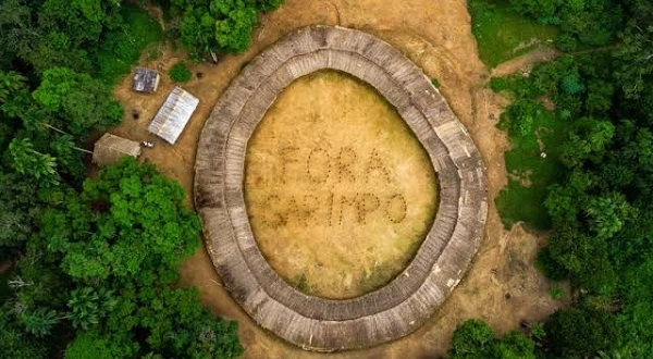 Mulheres Yanomami fazem apelo contra retorno do cenário do governo Bolsonaro