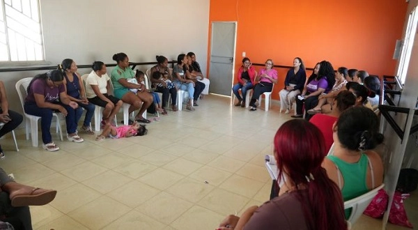 ENFRENTAMENTO À VIOLÊNCIA: CHAME participa de roda de conversa sobre violência contra a mulher