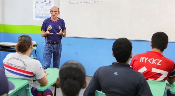 RECONHECIMENTO: ALERR destaca valorização dos professores e leis estaduais voltadas à educação