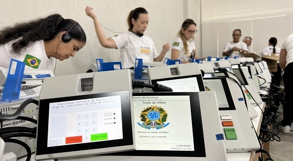 TRE-RR prepara as urnas eletrônicas que serão utilizadas no 2º turno das Eleições 2026