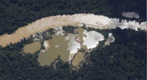 MPF aciona Justiça para que Marinha exija licença e rastreie dragas de garimpo ilegal na Amazônia