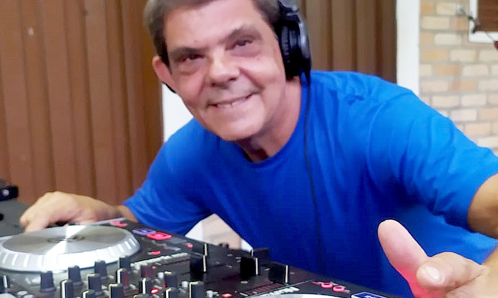 DJ Mário Villa anima a 3ª Noite do Flashback em Cravinhos
