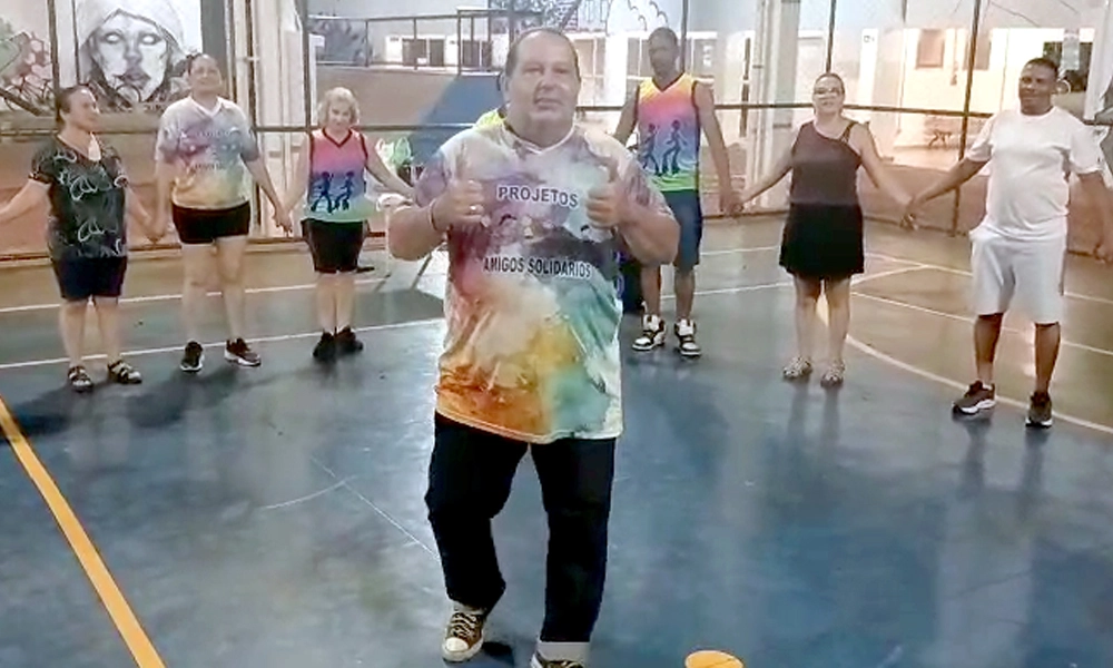 Ritmo e respeito: Professor do projeto de dança do Conexão Flashback parabeniza colegas do Balada de Garagem pelo Dia dos Professores