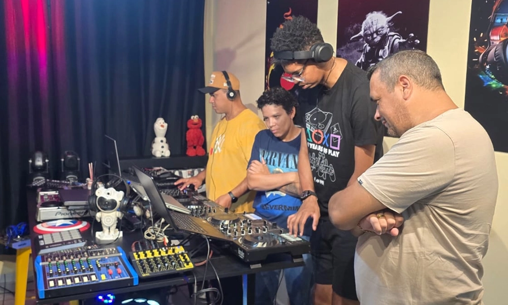 A batida perfeita: Conheça a escola em Ribeirão Preto que transforma apaixonados por música em DJs profissionais