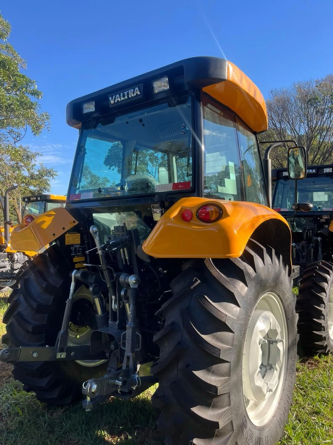 Monte Alegre do Sul recebe novo trator agrícola