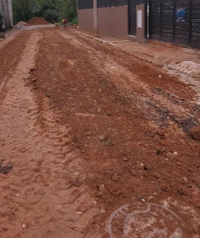 Prefeitura implanta rede de esgoto na Rua Paraíba