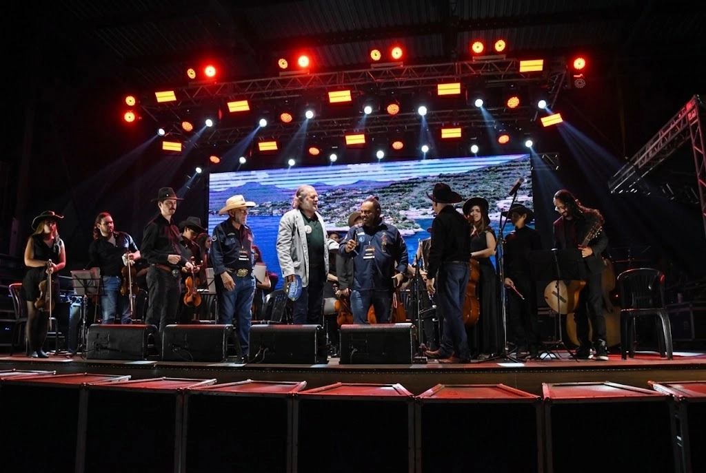 Do litoral ao Barretão: artistas de Ilhabela ganham palco nacional na Festa do Peão