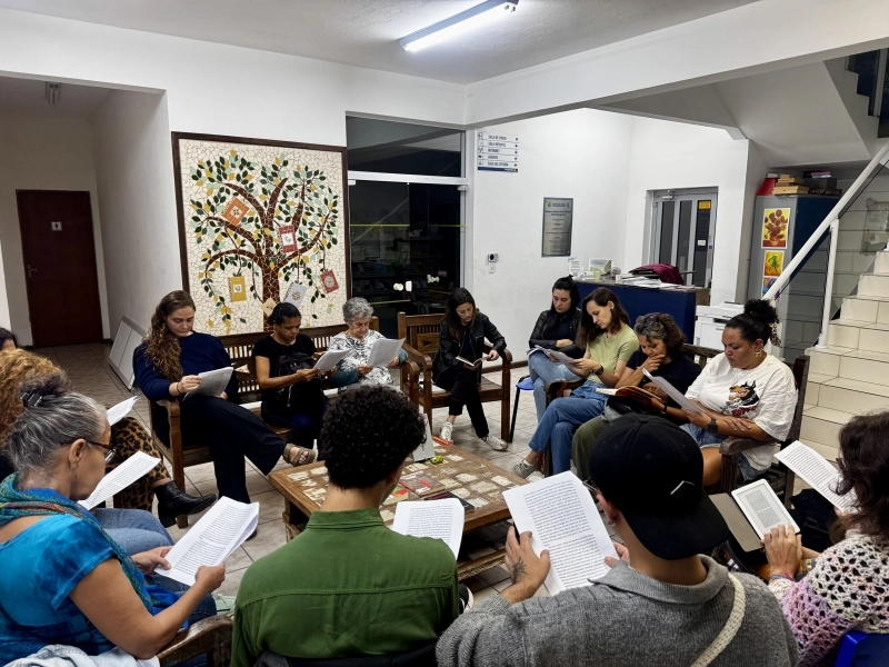 Clube do Livro de Ilhabela debate obra de Bartolomeu Campos de Queirós