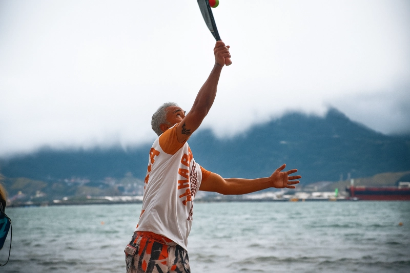 Melhor Idade em Ação faz 18 anos em Ilhabela com esporte na praia e na piscina