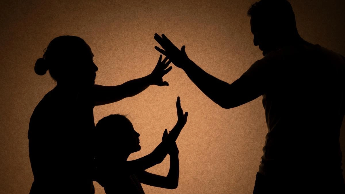 Filho de 17 anos enfrenta padrasto e impede que mãe seja morta em Ubatuba