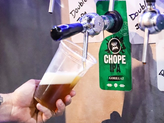 Cerveja artesanal, luau e tradições caiçaras marcam o feriado em São Sebastião