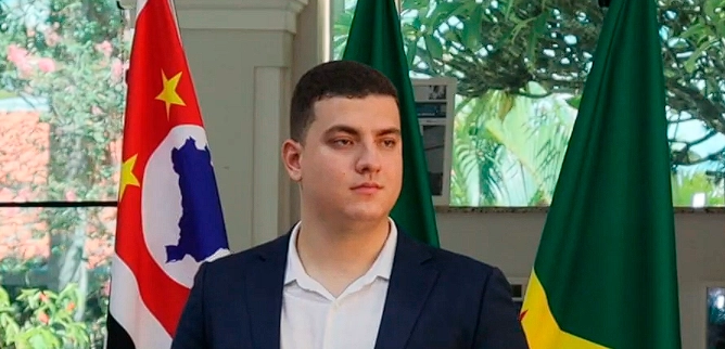 Prefeito de Caçapava, apresenta defesa em comissão que investiga recursos do transporte