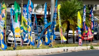 TRE-SP suspende temporariamente proibição de wind banners em Aparecida, Roseira e Potim