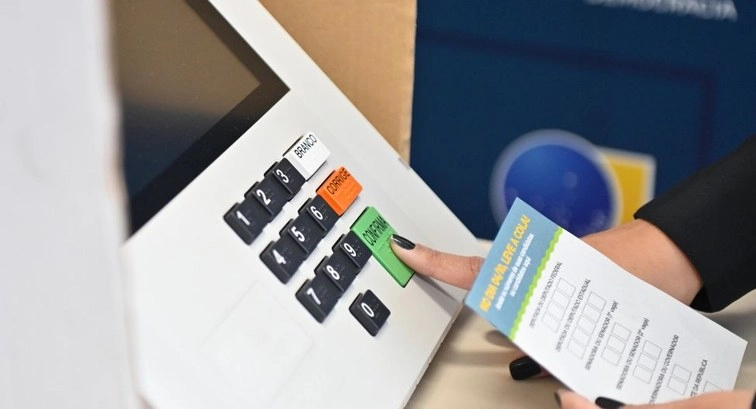Eleições 2026: saiba a ordem de votação na urna eletrônica e como usar a cola eleitoral