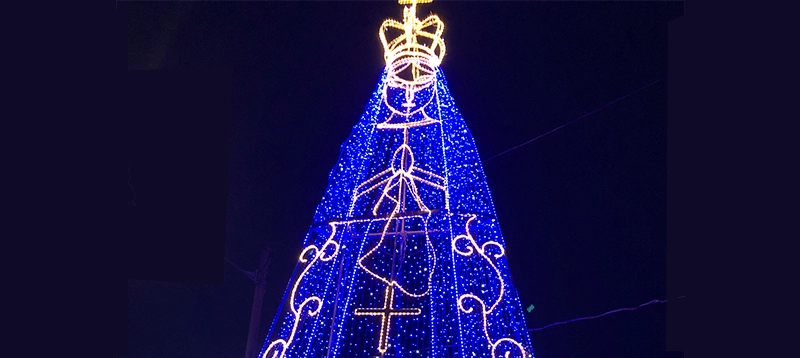 Imagem gigante de Nossa Senhora Aparecida chama a atenção de romeiros e motoristas na Via Dutra, em Caçapava
