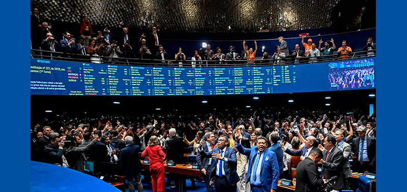 Senado aprova proposta que prevê fim da escala 6×1 e redução da jornada de trabalho