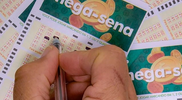 Mega-Sena acumula e prêmio chega a R$ 230 milhões; confira os números sorteados