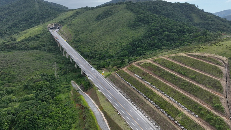 Rodovia dos Tamoios espera receber 145 mil veículos durante o feriado de Finados