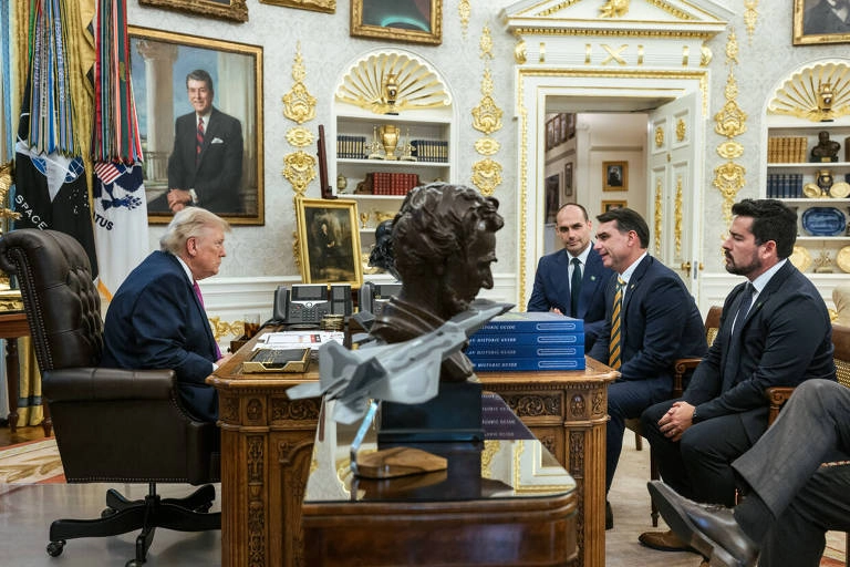 Aliados de Flávio Bolsonaro temem ‘fator Trump’ na reta final do 1º turno