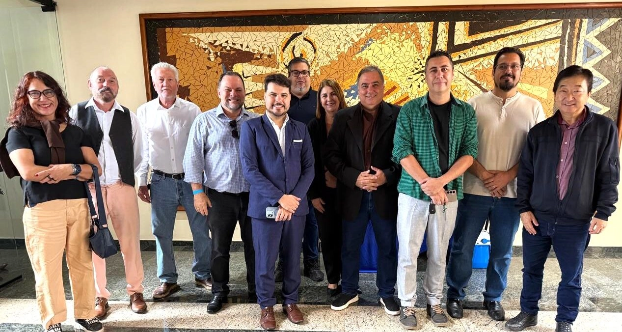 TV Cem faz lançamento de programação no auditório da ACIMM